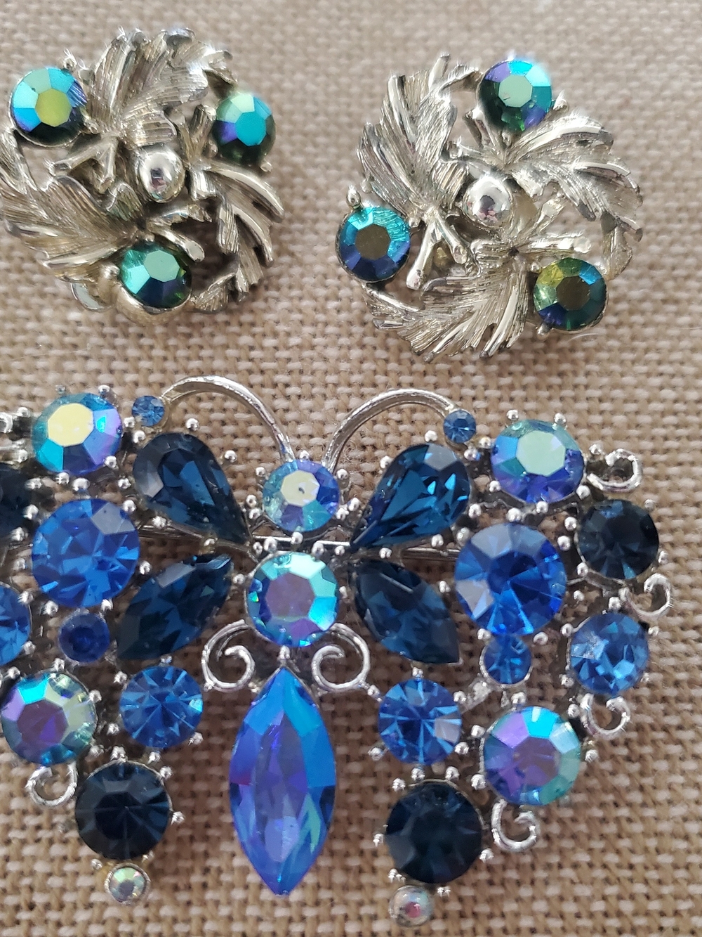 Vintage Lisner Blue/Gre Aurora Borealis Rhinestone Butterfly Brooch Earrings Set
